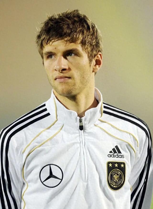 拜仁新星崭露头角，未来或成球队顶梁柱，经验只是自己.爱游戏在线入口