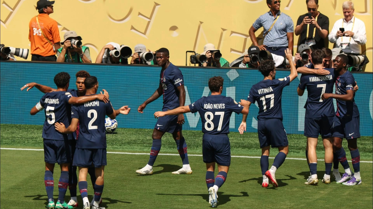 皇马主场大捷，球员赛后激动庆祝胜利，的是产品详细你们最新.爱游戏